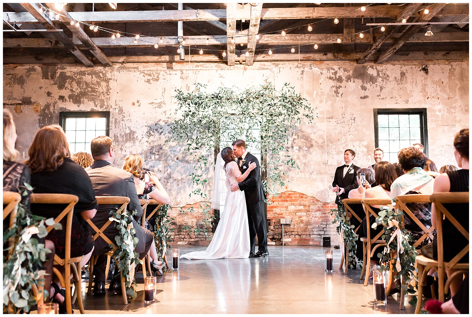 hannah mink photography, baltimore wedding photographer, baltimore, wedding, photographer, mount washington mill dye house, dye house, rustic, industrial, copper, blue, navy, neutral maryland, bouquet, flowers, ceremony, wedding details